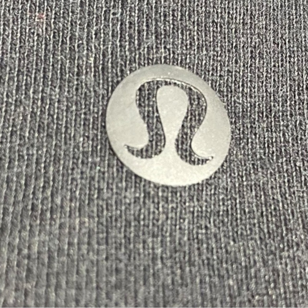 Lululemon black quilted forever warm pullover in excellent condition women's 8 - Picture 10 of 10